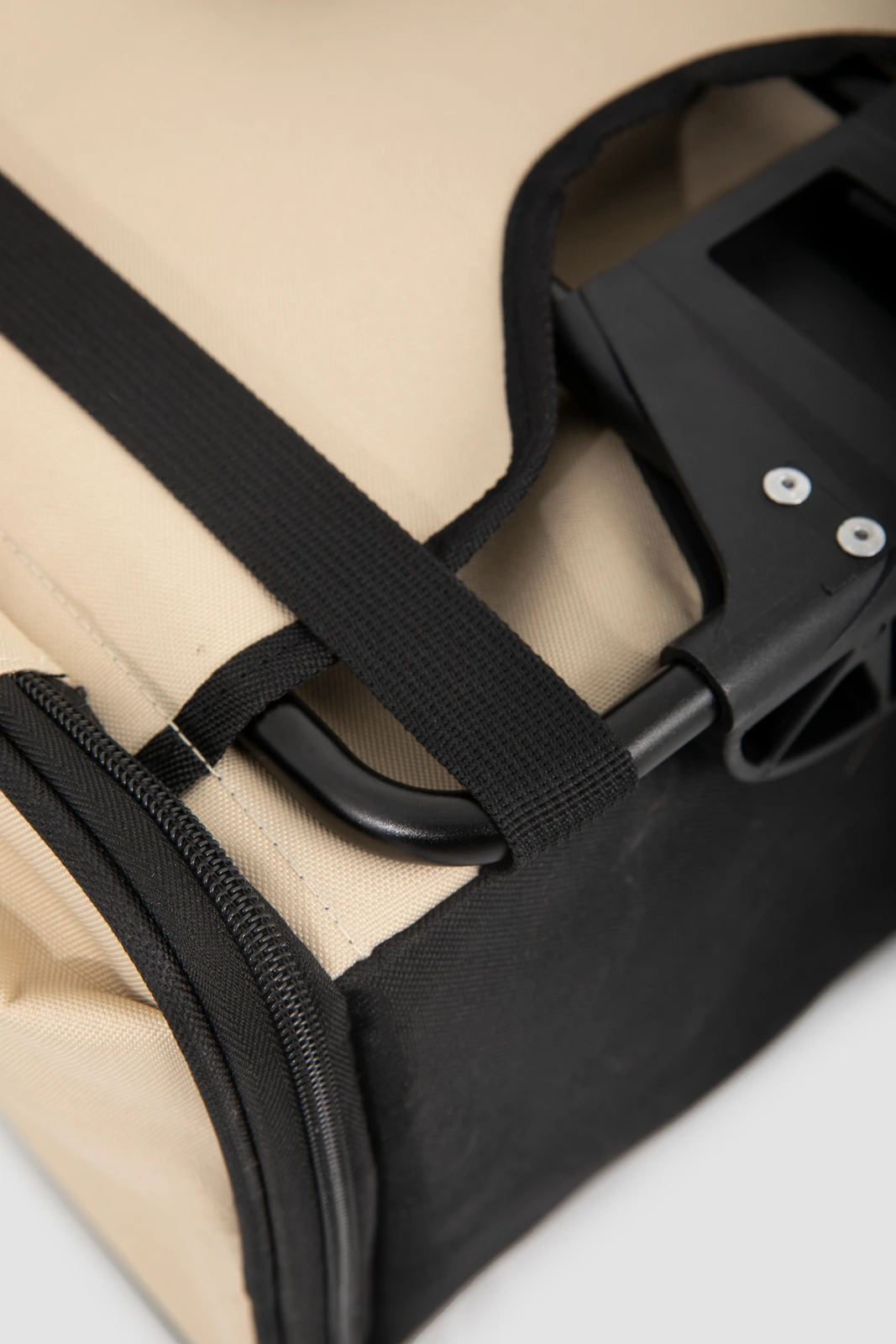 Close-up of mounting frame attachment and rear interface