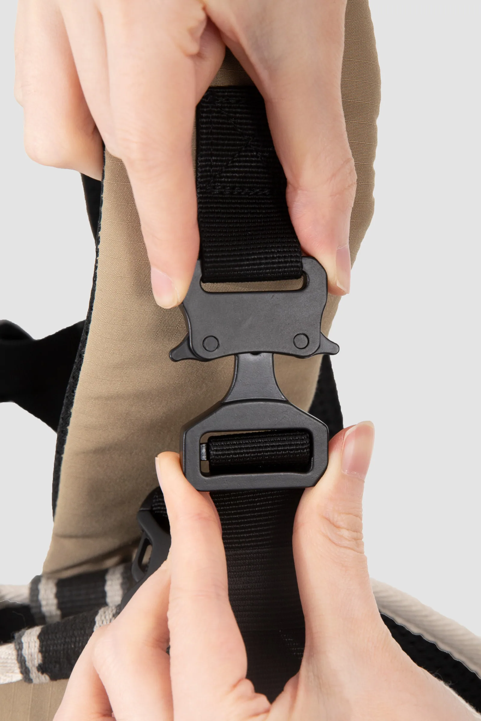 Shoulder-strap buckle adjustment detail